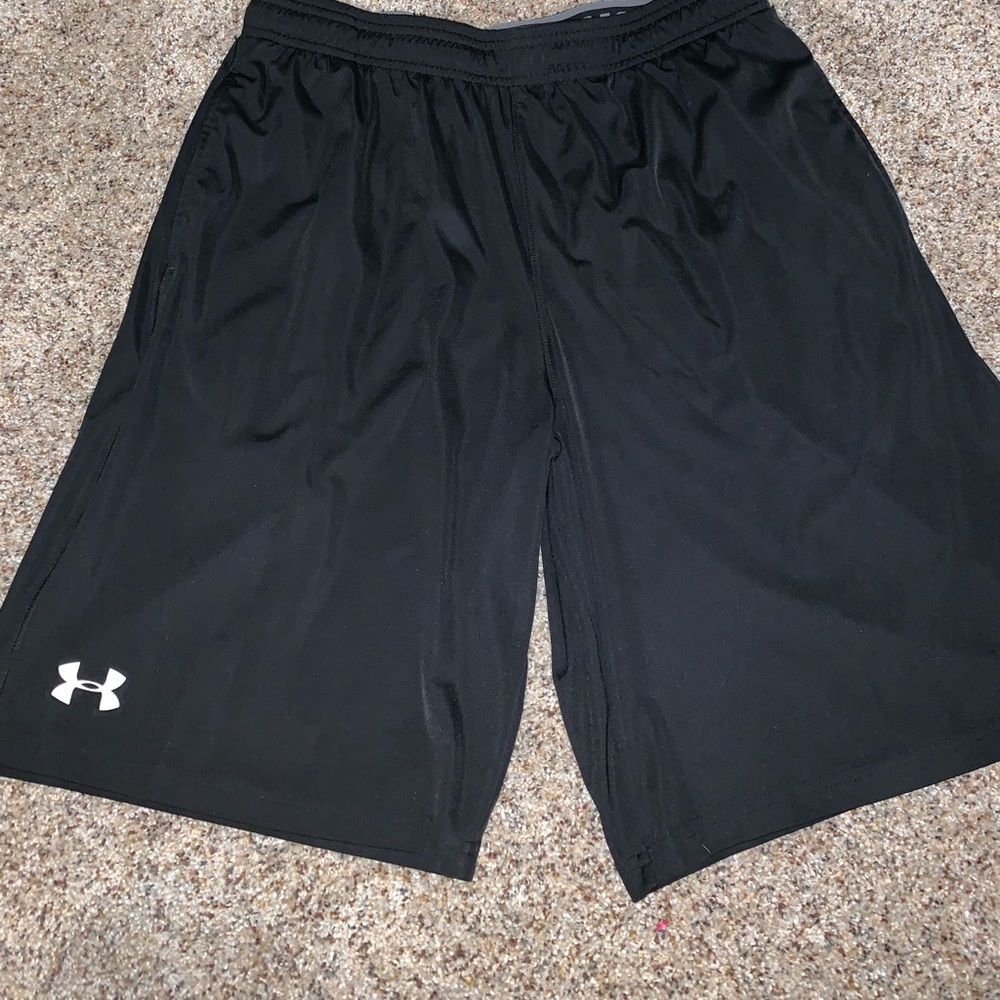 Men’s Under Armour loose Athletic Shorts
